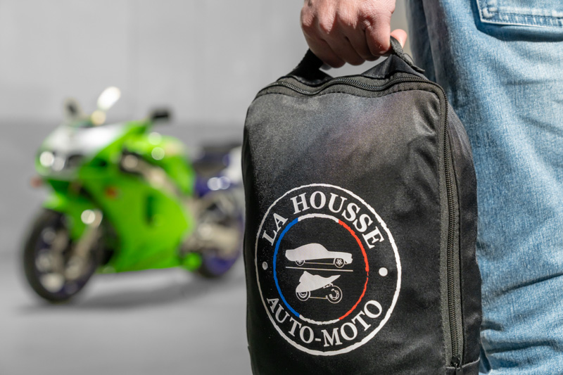 LHAM_2025_HOUSSE-MOTO-sac-presentation