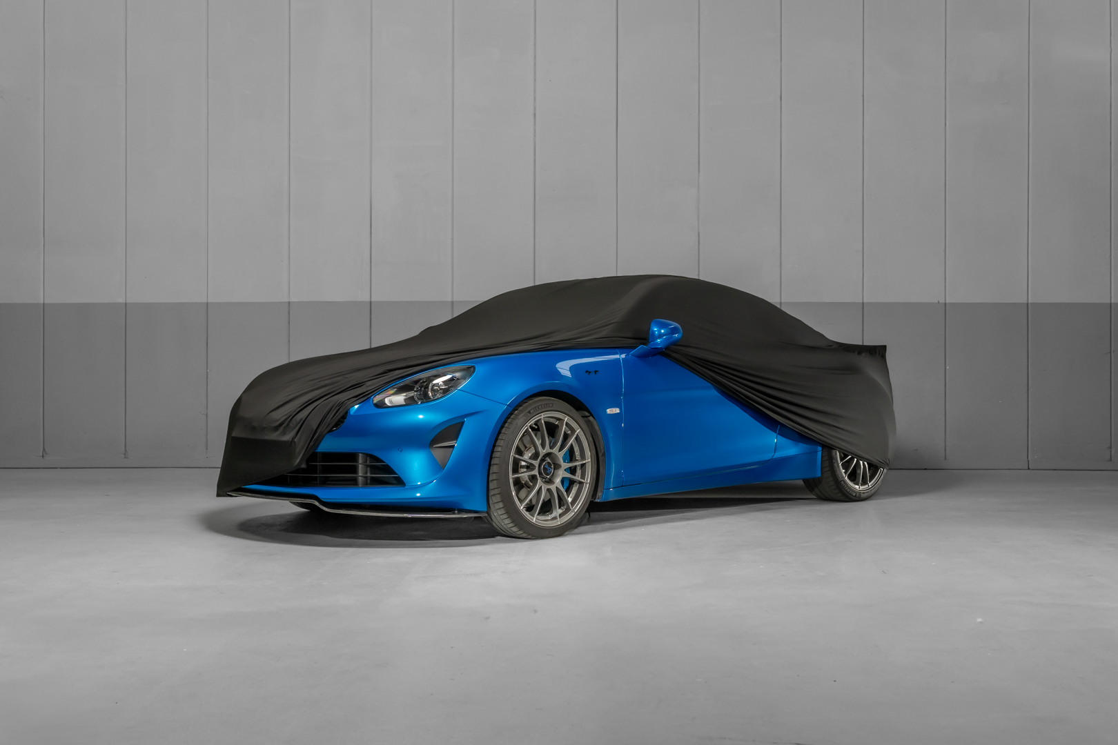 LHAM_2025_HOUSSE-ORIGINALE-noire-decouverte_3_4